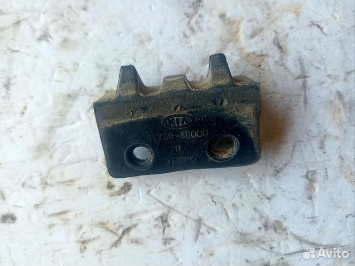 Втулка отбойника двери багажника Sorento KIA 81739