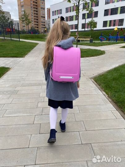 Ранец школьный для девочки б/у devente