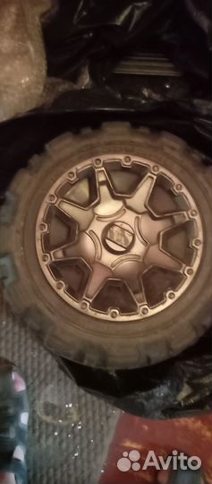 Колеса для детского электромобиля с колпаками