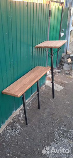 Столик и лавочка на кладбище