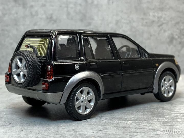 Коллекционная модель Land Rover Freelander 1:43