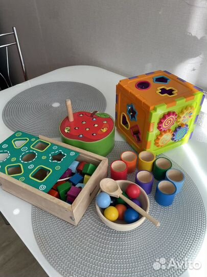 Развивающие игрушки для малышей пакетом