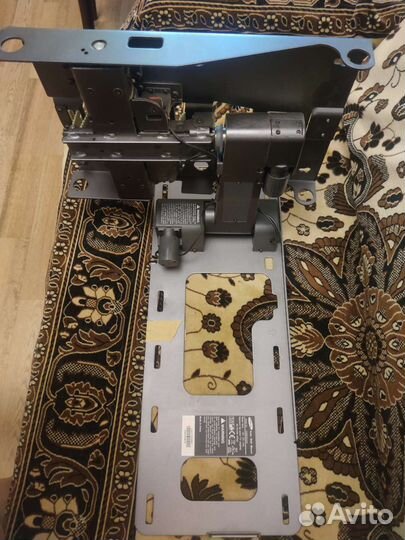 Настенный моторизированный кронштейн