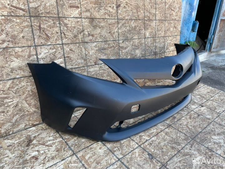 Бампер передний Toyota Prius V 2014