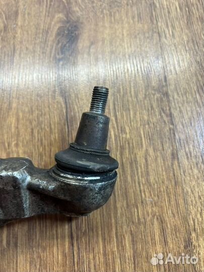 Рычаг поперечный передний правый Volkswagen Passat