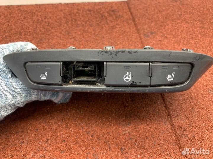 Блок кнопок подогрева Hyundai Solaris 2 G4FG 2021