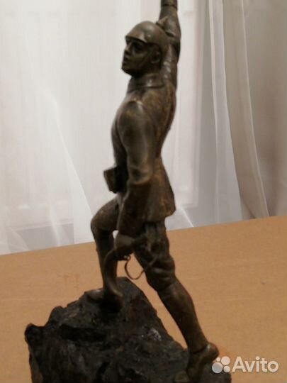 Статуэтка воина