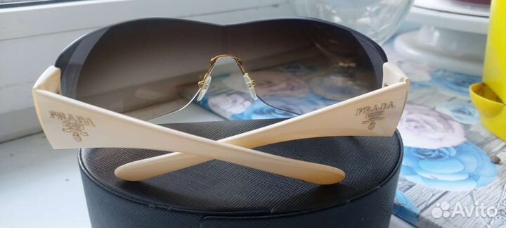 Солнцезащитные очки женские prada