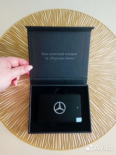 Пауэрбанк от Мерседес новый. Mercedes