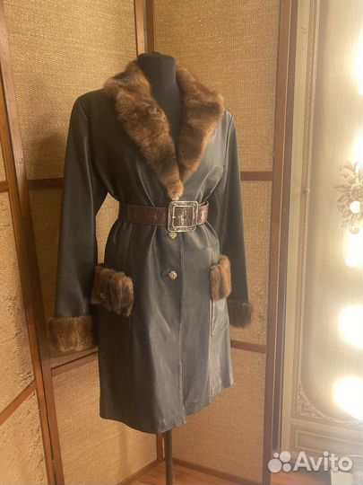 Кожаное пальто на осень с норкой