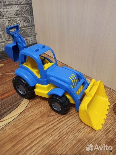 Синий трактор