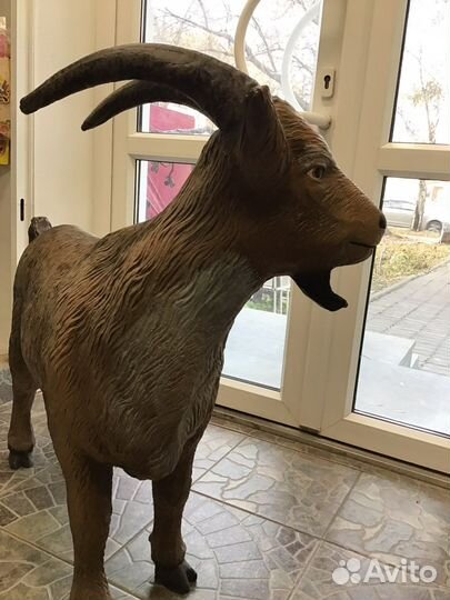 Садовая фигура Коза большая