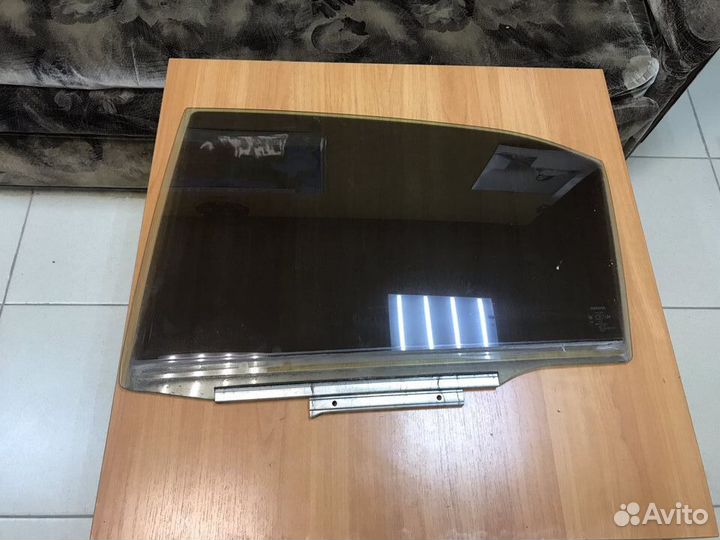 Стекло задней левой двери Toyota Camry 40