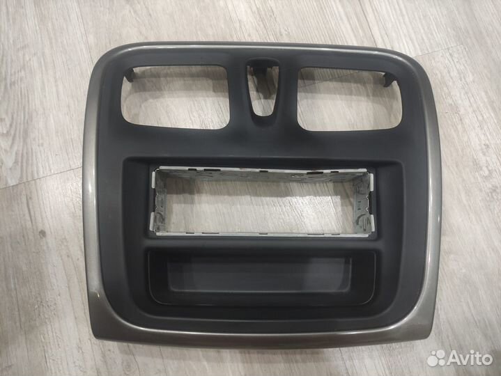 Рамка для магнитолы Renault Logan 2