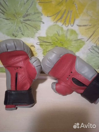 Боксерские перчатки и груша детская