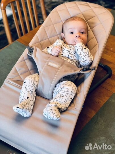 Продам шезлонг Baby Bjorn