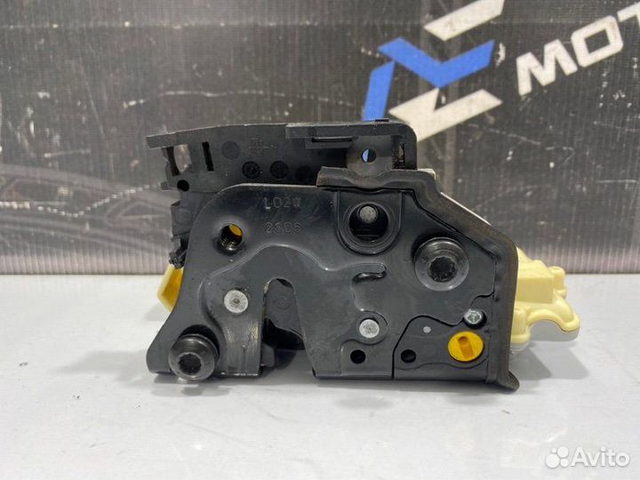 Замок двери передний левый Audi Q7 4L BAR 2006