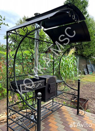 Мангал с крышей