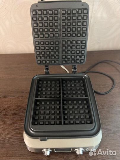 Вафельница bork g702