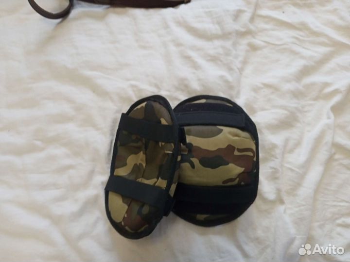 Наколенник