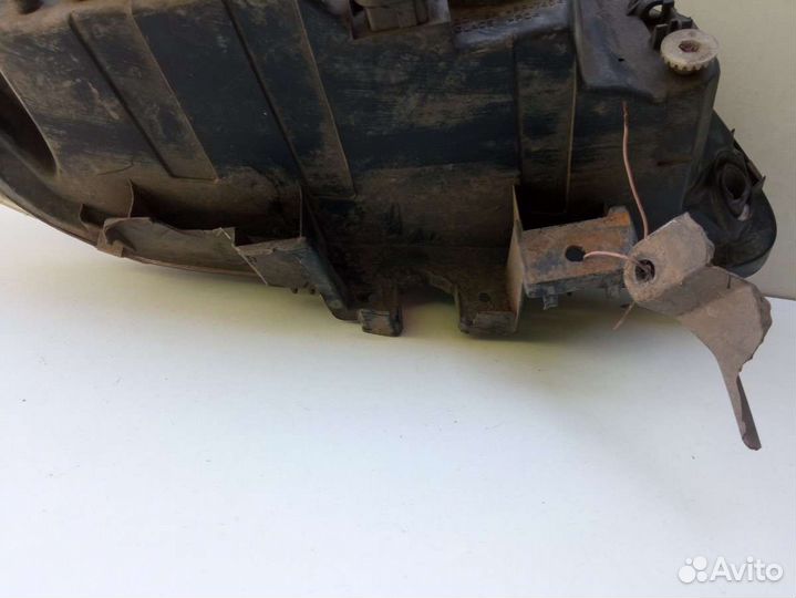 Фара передняя левая Renault Laguna 1