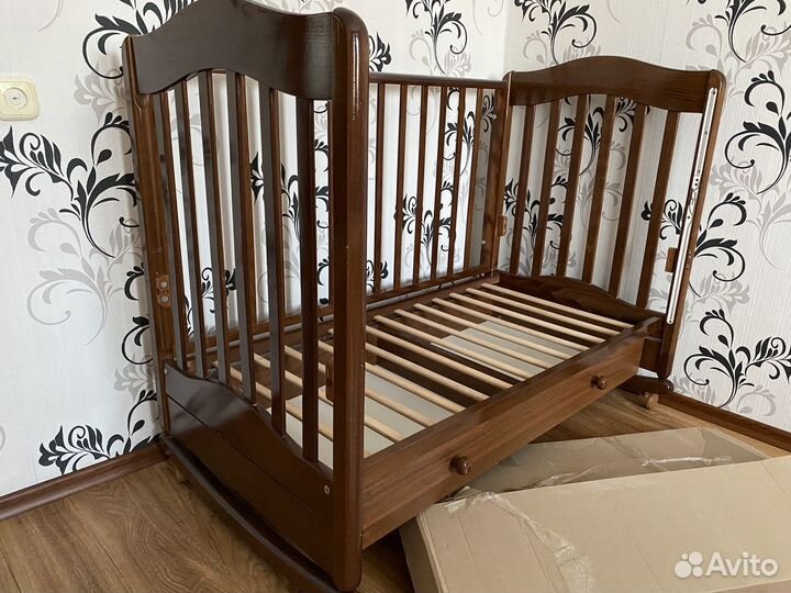 Детская кроватка