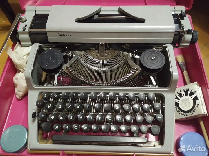 Печатная пишущая машинка 1991 года