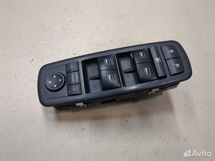 Кнопка стеклоподъемника Chrysler Pacifica, 2017