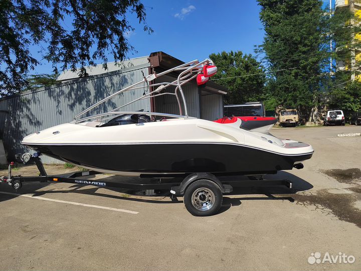 Катер BRP speedster 200