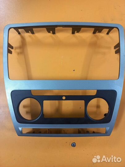 Рамка магнитолы Skoda Octavia A5 рестайлинг