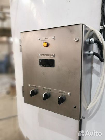 Ёмкость нержавеющая для вина и др.напитков 1000