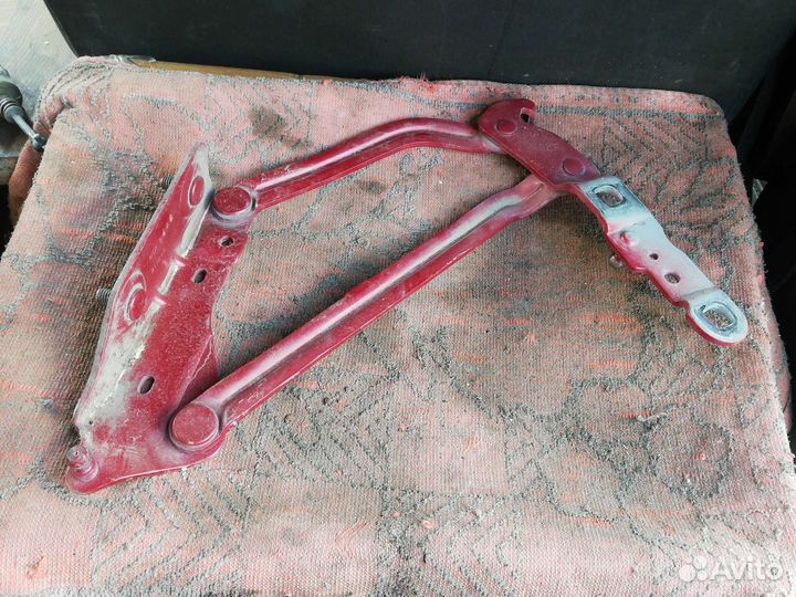 Петля крышки багажника Рено Меган 2