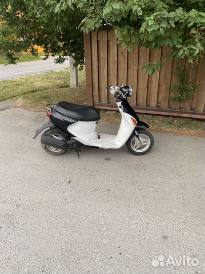 Японский скутер Suzuki lets pallet