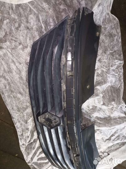 Решетка радиатора Renault Logan