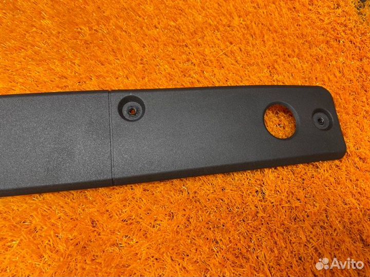 Накладка замка багажника Mercedes-Benz E-Class