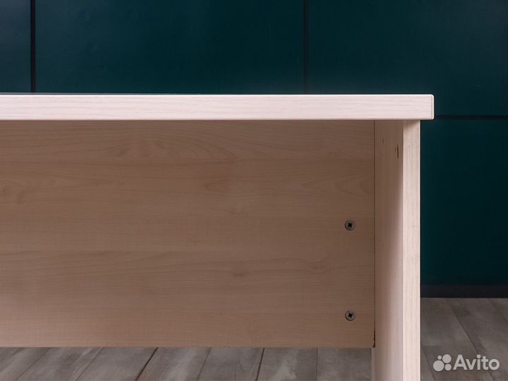 Офисный стол для персонала