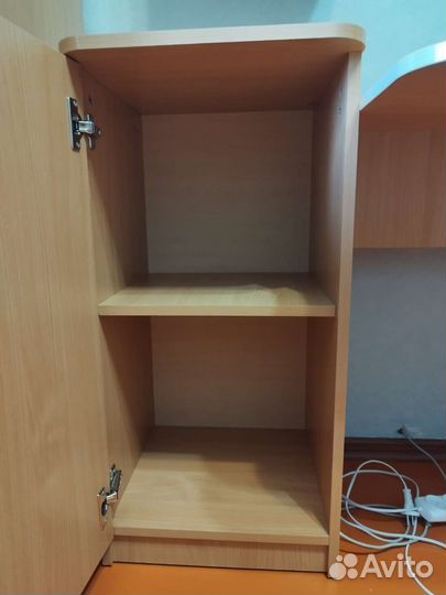 Полка настенная и стол компьютерный