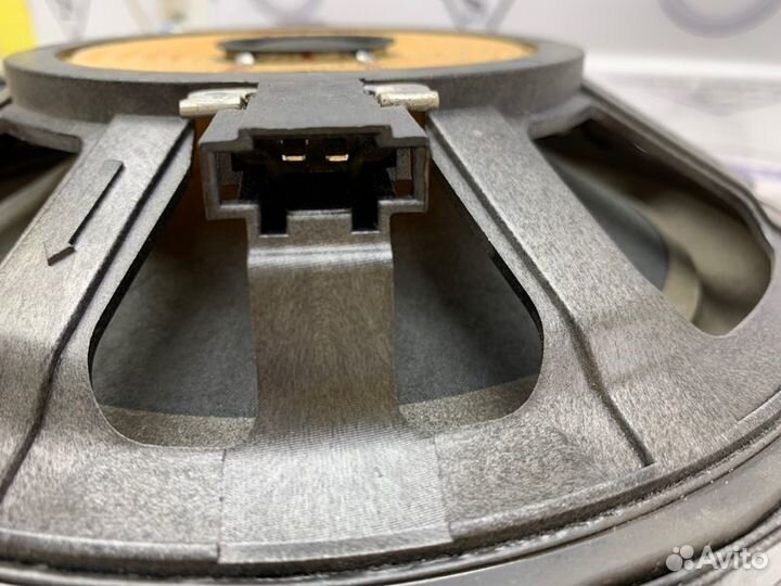 Сабвуфер в дверь багажника Range Rover Sport 1