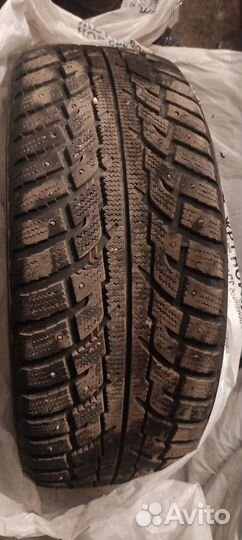 Kumho I'Zen Stud Snow KW11 265/60 R17