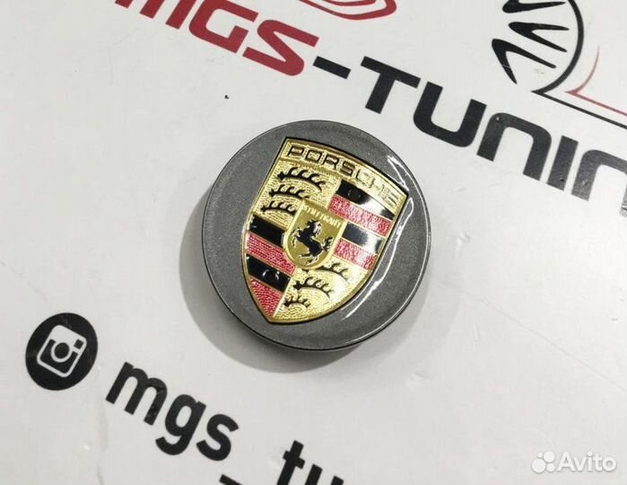 Колпачок в ступицу Porsche темно-серый 76м. 1 шт