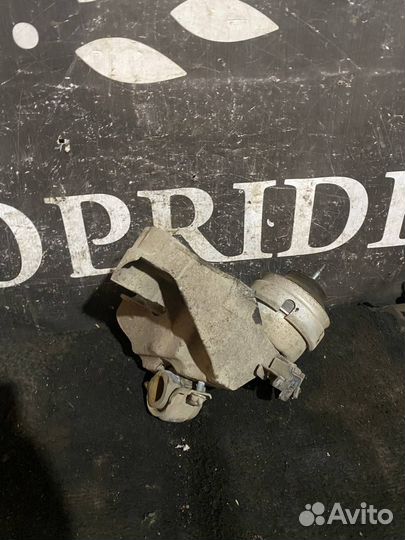 Подушки коробки Volkswagen Passat B5