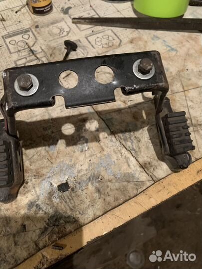 Крепление бака сузуки катана 750