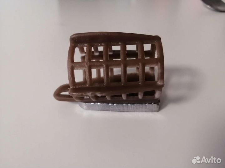 Кормушка фидерная