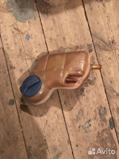 Крышка расширительного бачка на Audi A4 B5