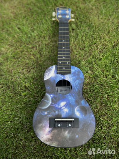 Укулеле Terris «Космос» с комплектом новое