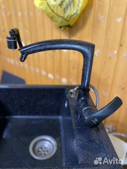 Кухонная мойка каменная со смесителем