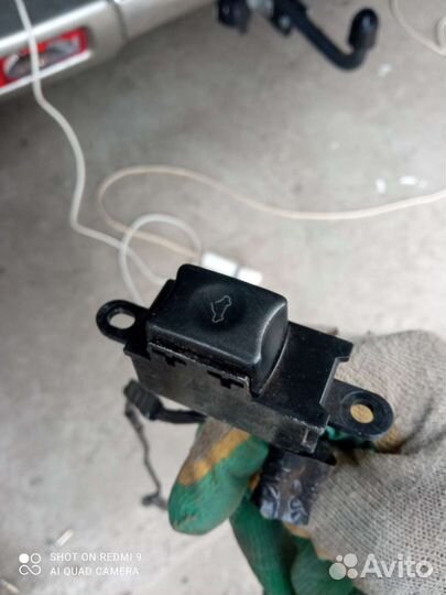 Кнопка управления люка митсубиши Монтеро 3