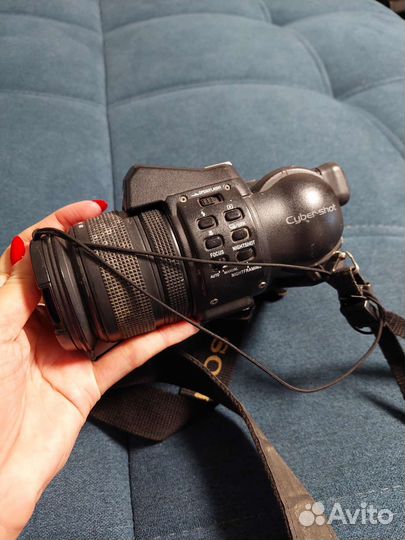 Цифровой фотоаппарат Sony Cyber-shot