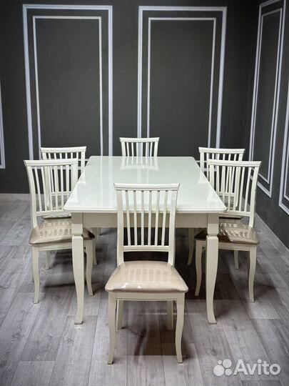 Стол и стулья в гостиную. В наличии