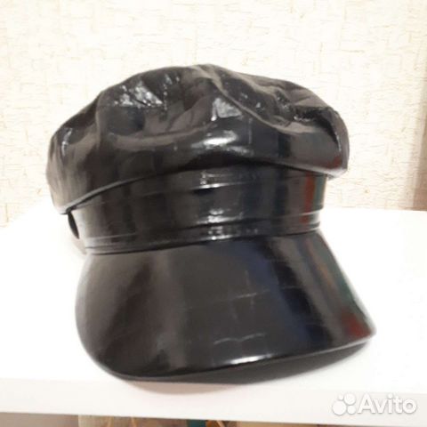 Кепка чёрная лакированная